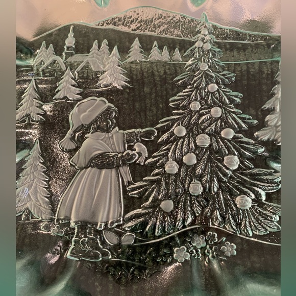 VTG Mikasa Spruce Green Ruffled Edge Frosted Glass Christmas Story 13" Platter - Picture 13 of 13